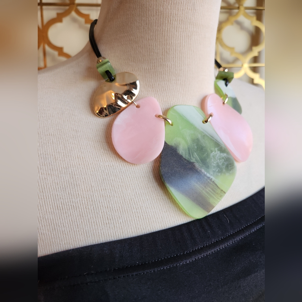 New! Colorful Lucite Necklace with Earrings Set ✨️ Pink & Green